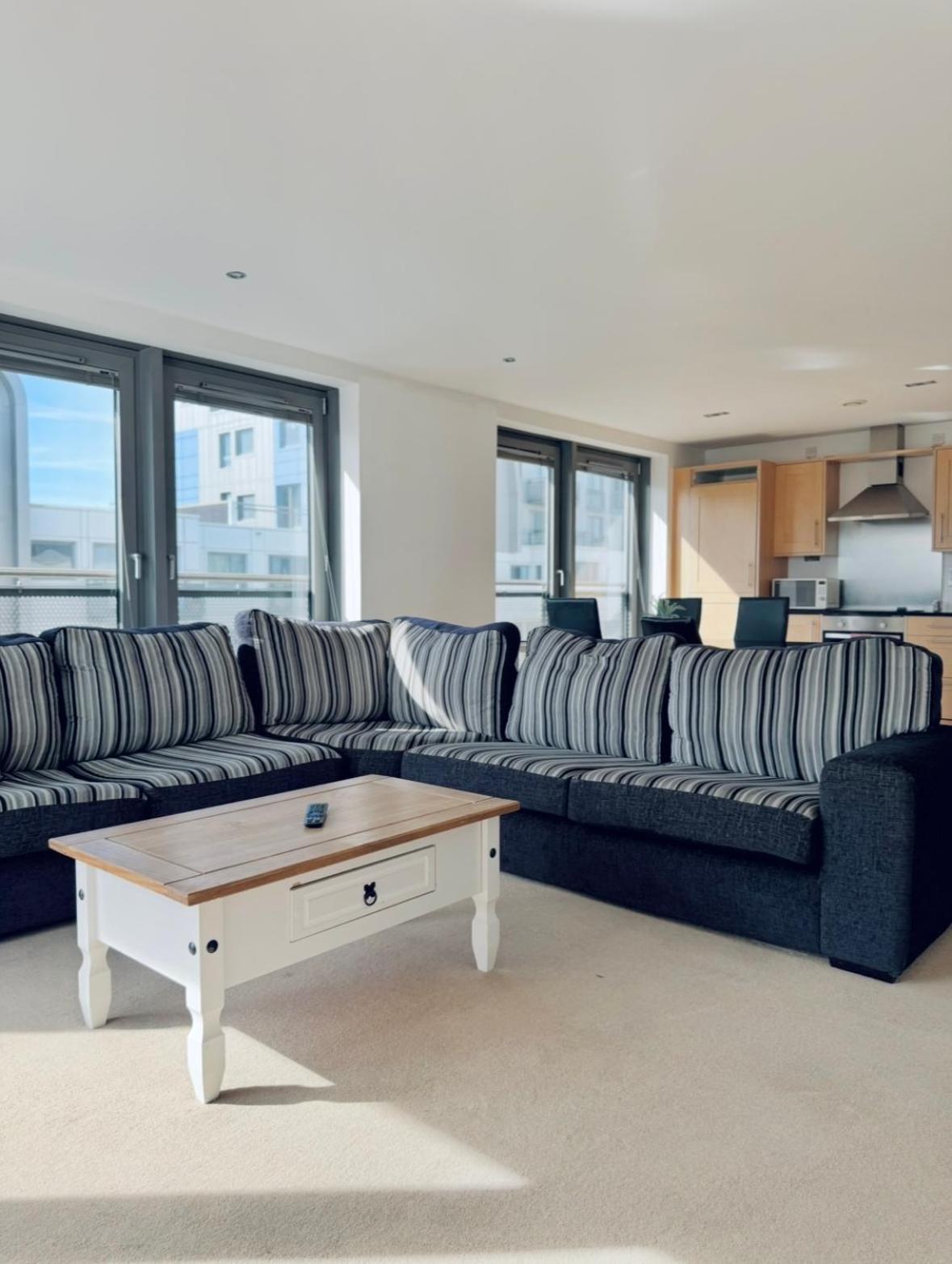 Modern Two Bedroom Apartments 에든버러 외부 사진