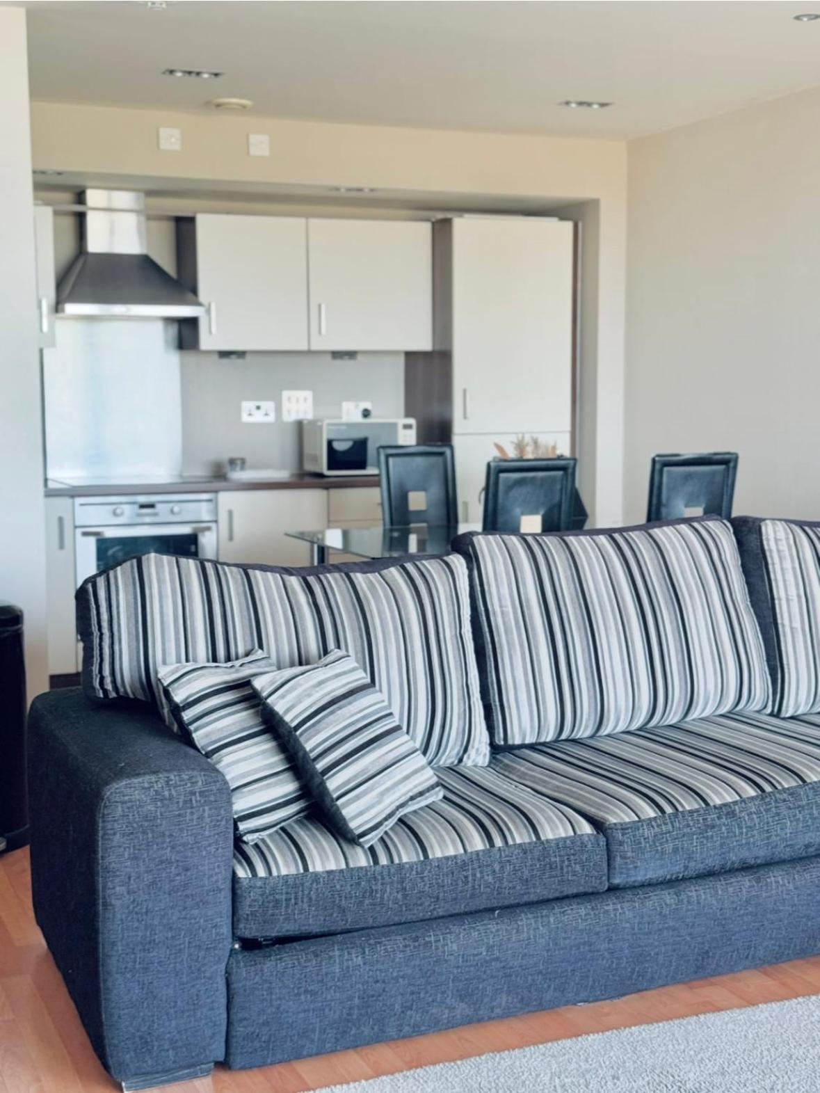 Modern Two Bedroom Apartments 에든버러 외부 사진